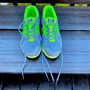 Men’s Size 9 Nike Sneakers